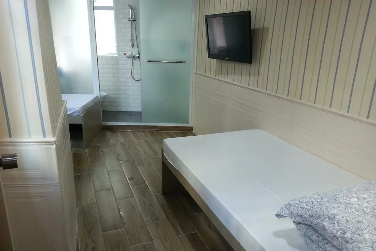 K & B Hostel Hong Kong Pensión